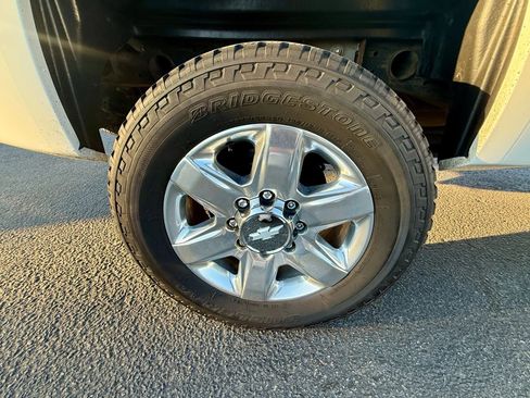 Used 2014 GMC Sierra 2500 Denali w/ Suspension Package, Off-Road image 18