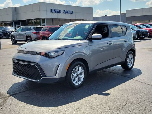 Used 2025 Kia Soul LX w/ LX Technology Package FWD image 8