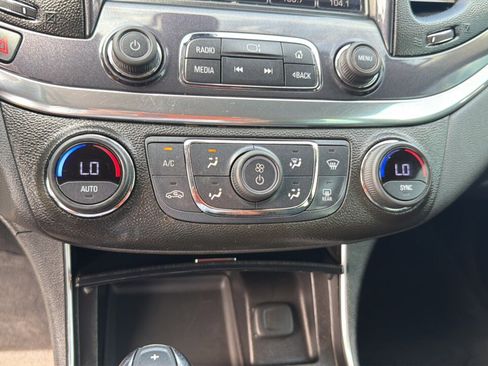 Used 2017 Chevrolet Impala LT image 18