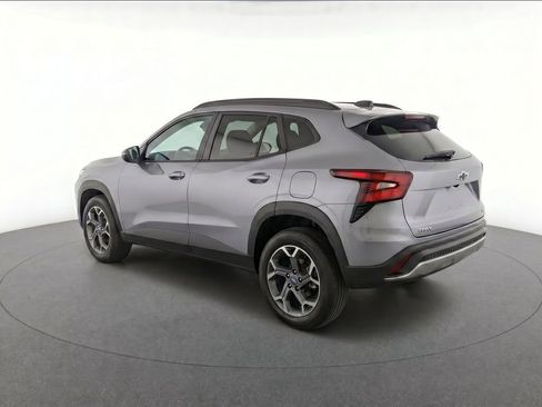 Used 2026 Chevrolet Trax LT FWD image 3