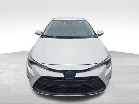 Used 2024 Toyota Corolla LE image 3