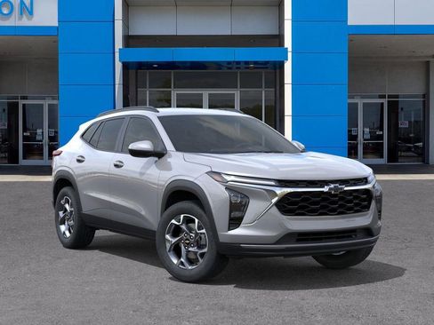 New 2026 Chevrolet Trax LT w/ Driver Confidence Package FWD image 7