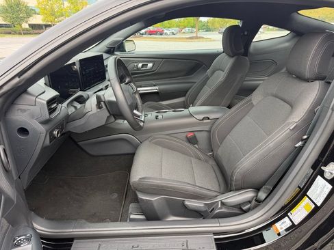 Used 2025 Ford Mustang GT RWD image 12