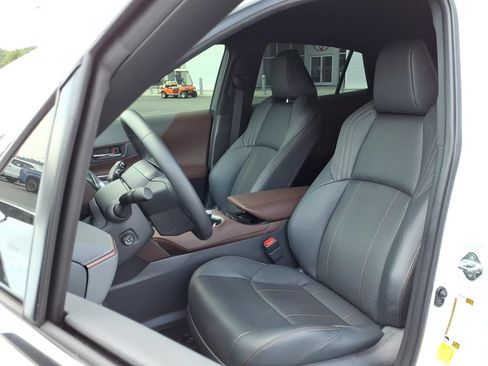 Certified 2024 Toyota Venza Limited AWD/4WD image 2