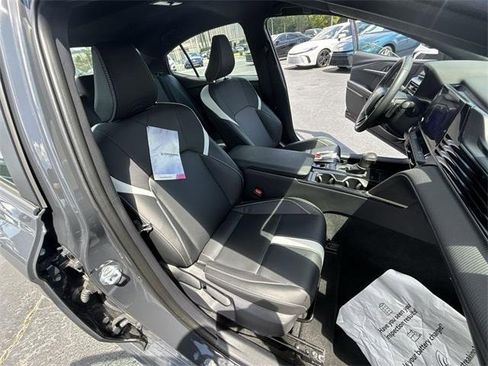 Used 2025 Toyota Camry SE w/ Convenience Package image 24