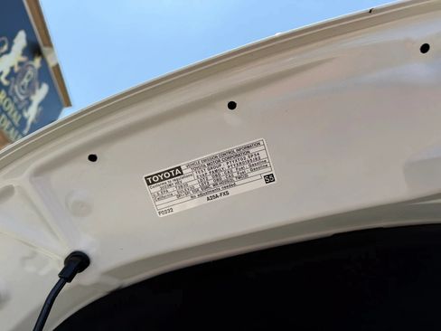 Used 2023 Toyota Sienna XLE FWD image 36