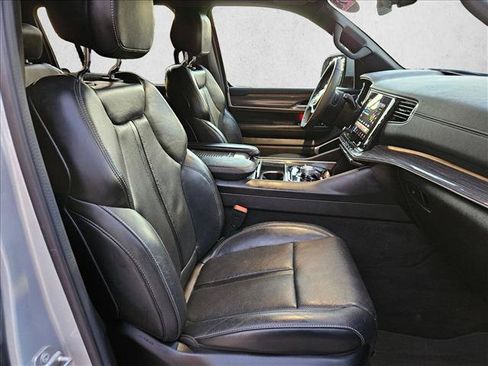Used 2022 Jeep Wagoneer Series II AWD/4WD image 16