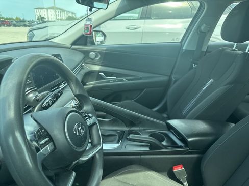 Used 2022 Hyundai Elantra SEL image 6