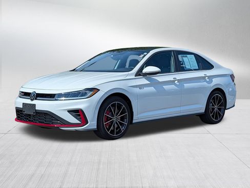 Used 2025 Volkswagen Jetta GLI Autobahn FWD image 3