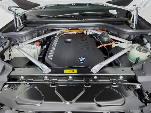 New 2026 BMW X5 xDrive50e w/ M Sport Package image 32