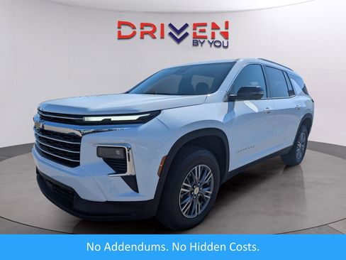 New 2026 Chevrolet Traverse LT image 1