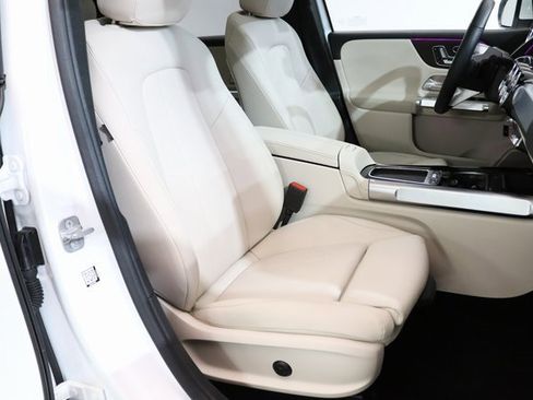 Certified 2025 Mercedes-Benz GLB 250 4MATIC image 16