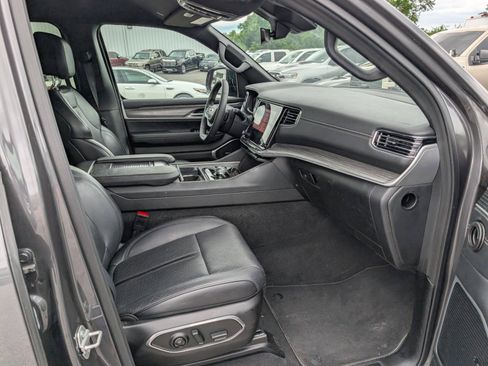 Used 2024 Jeep Wagoneer Series II AWD/4WD image 10