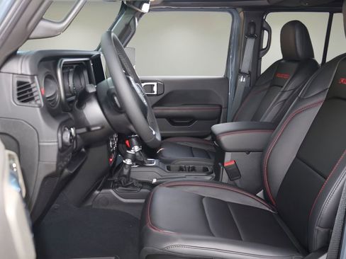 Used 2025 Jeep Wrangler Unlimited Rubicon AWD/4WD image 11