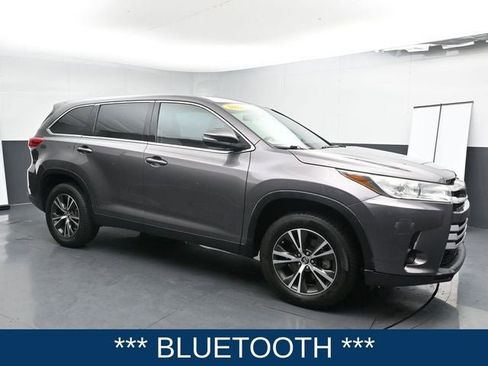 Used 2019 Toyota Highlander LE image 3