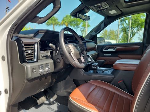 Used 2024 GMC Sierra 1500 Denali Ultimate AWD/4WD image 9