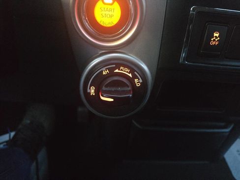 Used 2017 Nissan Titan SV image 19