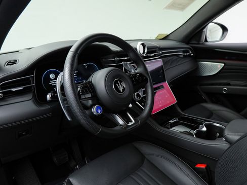 New 2025 Maserati Grecale Modena image 19