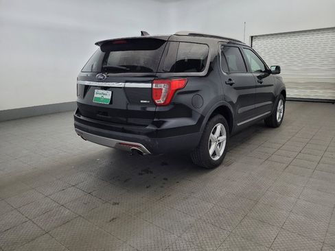 Used 2017 Ford Explorer XLT w/ Equipment Group 201A AWD/4WD image 9