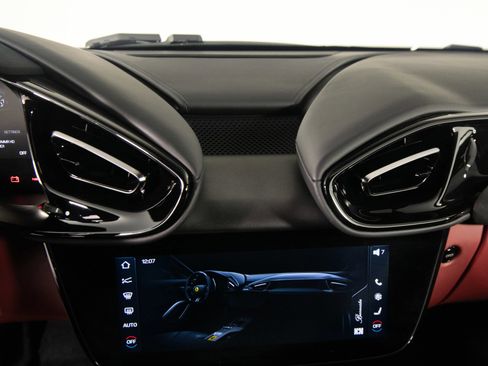 Certified 2025 Ferrari 12Cilindri RWD image 29