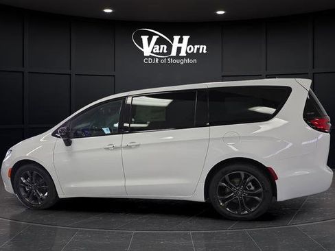New 2026 Chrysler Pacifica Select image 14