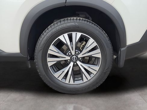 Certified 2022 Nissan Rogue SV FWD image 34
