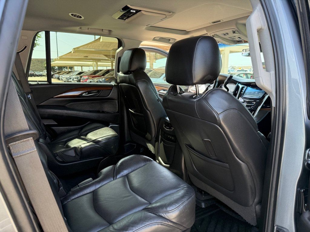 Used 2020 Cadillac Escalade Premium Luxury RWD image 16