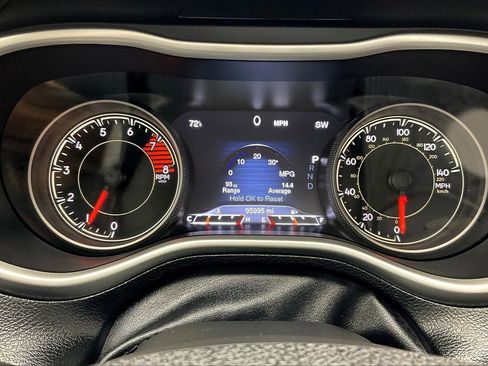 Used 2017 Jeep Cherokee Overland w/ Technology Group AWD/4WD image 22