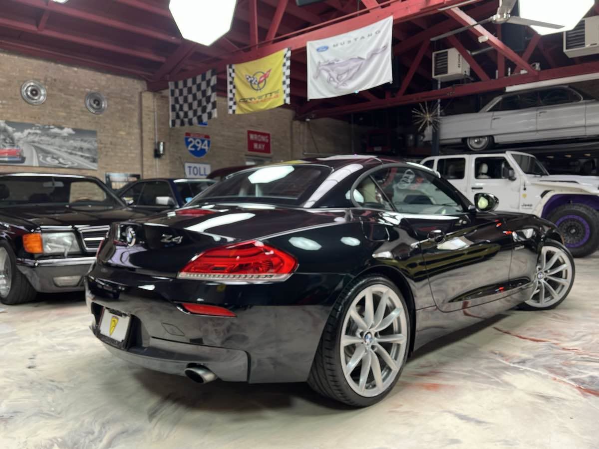 Used 2013 BMW Z4 sDrive35i RWD image 2