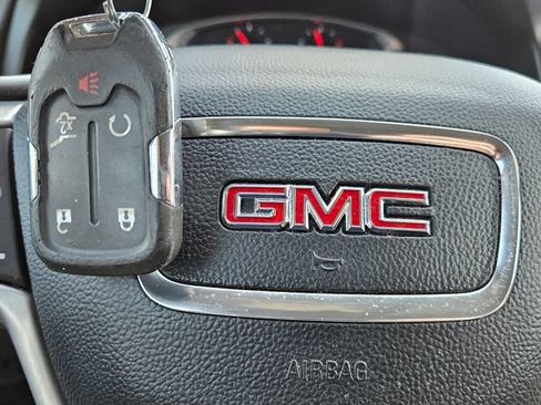 Used 2024 GMC Terrain SLT AWD/4WD image 43