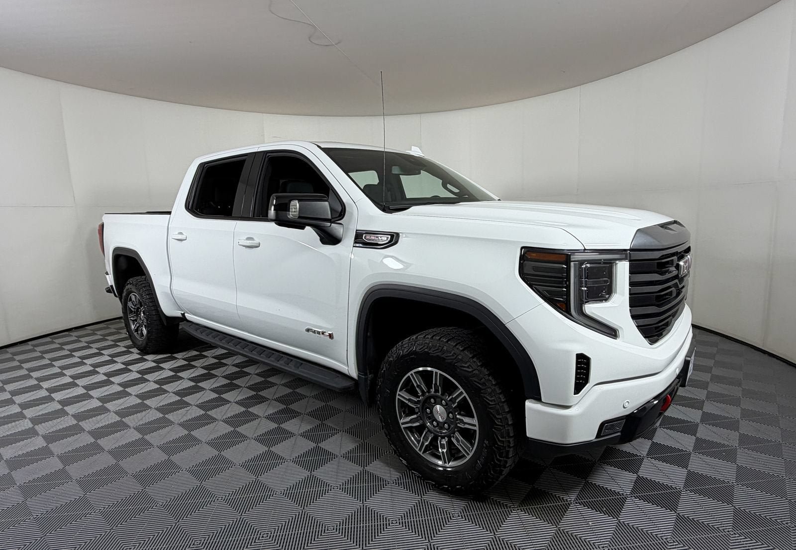 Certified 2024 GMC Sierra 1500 AT4 w/ AT4 Premium Package AWD/4WD image 1