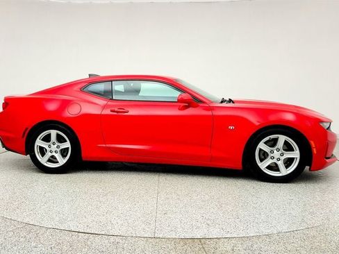 Used 2020 Chevrolet Camaro LT RWD image 4