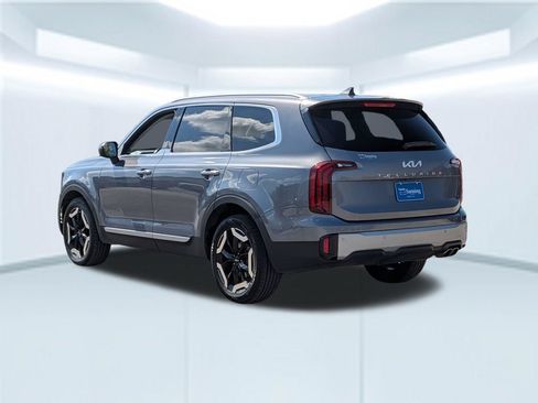 Used 2023 Kia Telluride S FWD image 3