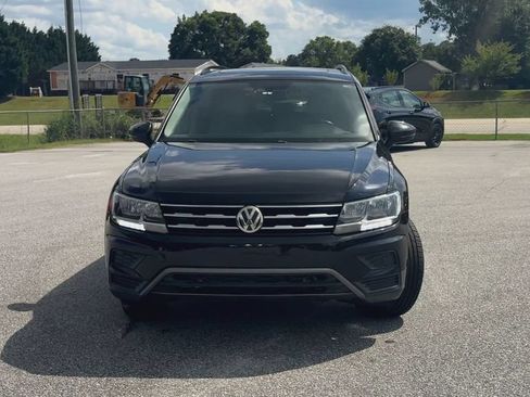 Used 2018 Volkswagen Tiguan SE w/ Panoramic Sunroof Package FWD image 3