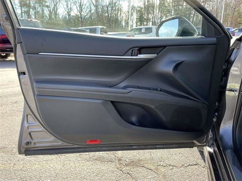 Used 2024 Toyota Camry SE image 18