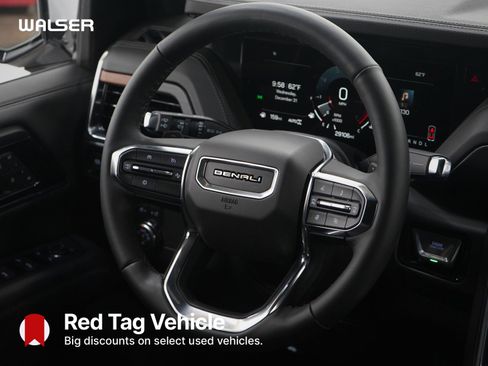 Used 2025 GMC Yukon Denali image 15