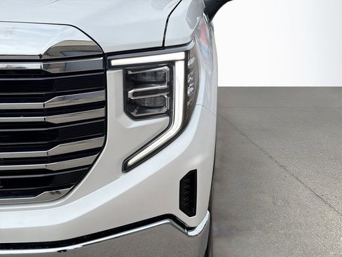 Used 2023 GMC Sierra 1500 SLT w/ SLT Convenience Package image 11