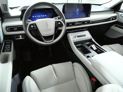 New 2025 Lincoln Aviator Reserve w/ Equipment Group 201A image 4