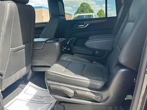 Used 2025 GMC Yukon XL Denali AWD/4WD image 21