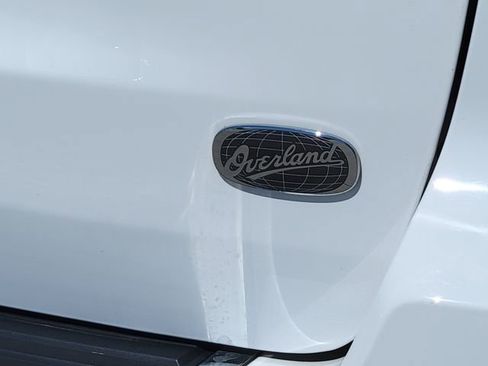 Used 2017 Jeep Grand Cherokee Overland image 13