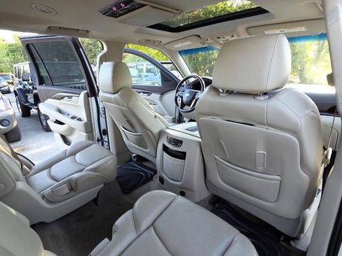 Used 2017 Cadillac Escalade Luxury AWD/4WD image 50