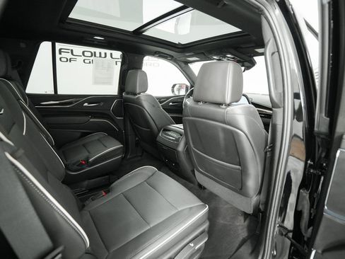 Used 2023 Cadillac Escalade Premium Luxury AWD/4WD image 18
