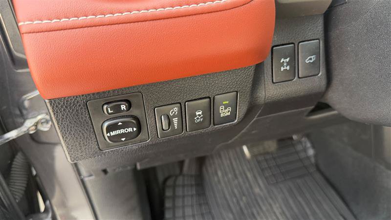 Used 2014 Toyota RAV4 Limited w/ Technology Package AWD/4WD image 24