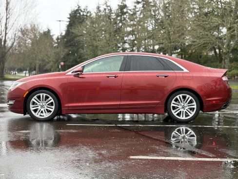 Used 2014 Lincoln MKZ image 2