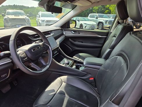 Used 2023 Jeep Grand Cherokee Limited w/ Luxury Tech Group II AWD/4WD image 14