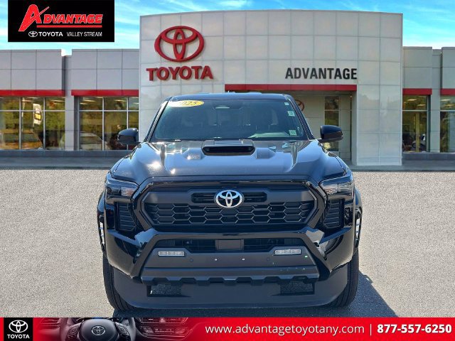 Used 2025 Toyota Tacoma TRD Sport w/ TRD Sport Upgrade Package AWD/4WD image 2