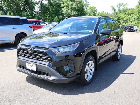 Used 2021 Toyota RAV4 LE AWD/4WD image 3