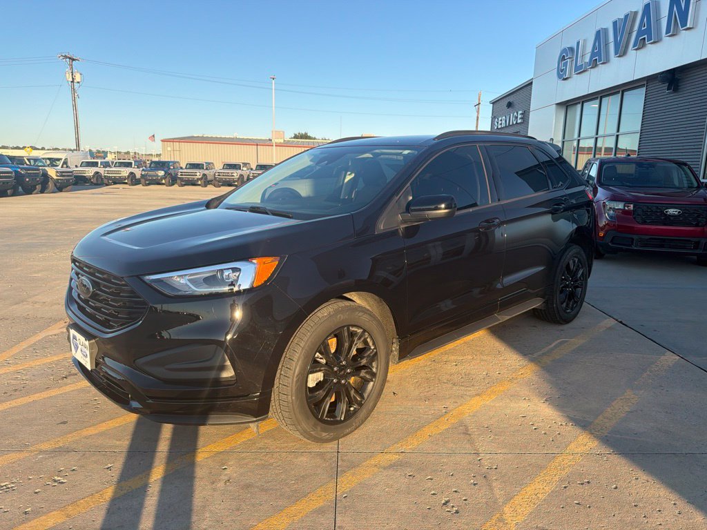 Used 2024 Ford Edge SE w/ Black Appearance Package AWD/4WD image 3