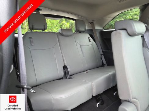 Certified 2025 Toyota Sienna XLE FWD image 19