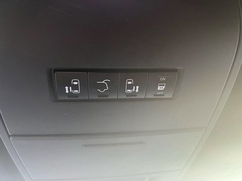 Used 2018 Dodge Grand Caravan GT image 12